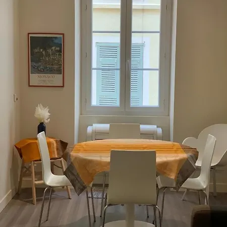 Charming Air-conditioned Apartment-prime Location In Old 니스