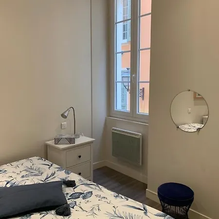 Charming Air-conditioned Apartment-prime Location In Old Daire Nice