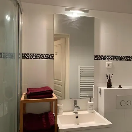 Charming Air-conditioned Apartment-prime Location In Old Daire
